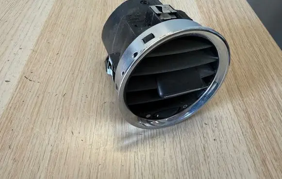 Fiat 500 Dash center air vent grill 