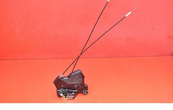 Daihatsu Sirion Front door lock