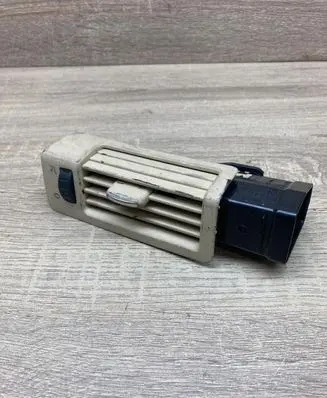 Volkswagen Touareg I Dash center air vent grill 7L5819209 7L6819209