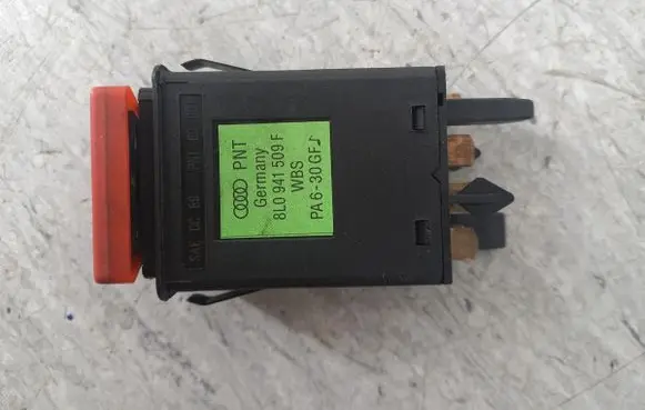 Audi A3 S3 8L Hazard light switch 8L0941509F