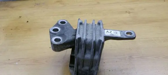 Opel Insignia A Engine mount bracket 13227717