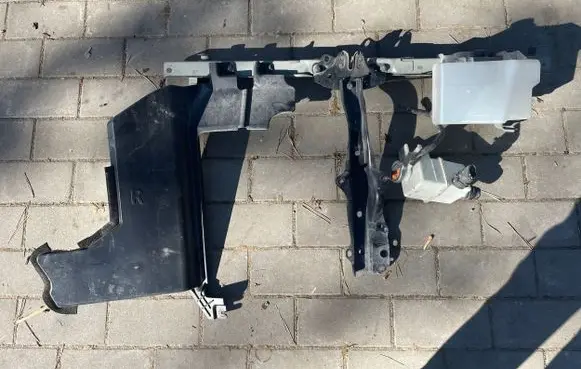 Nissan Leaf I (ZE0) Top upper radiator support slam panel 