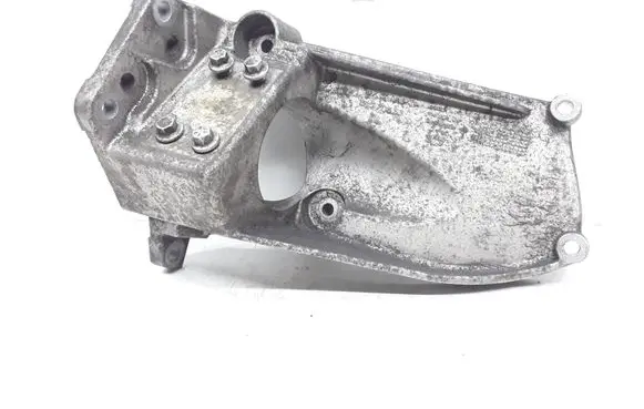 Volvo S60 Engine mounting bracket 31370633