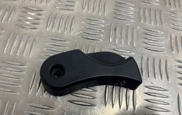 BMW 2 F46 Engine bonnet (hood) release handle 7309606