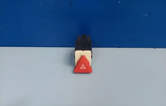 Volkswagen PASSAT B6 Hazard light switch 3C0953509