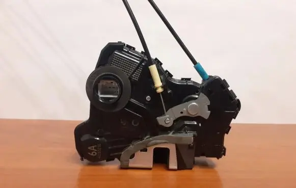 Lexus CT 200H Coupe door lock (next to the handle) A046693 2779
