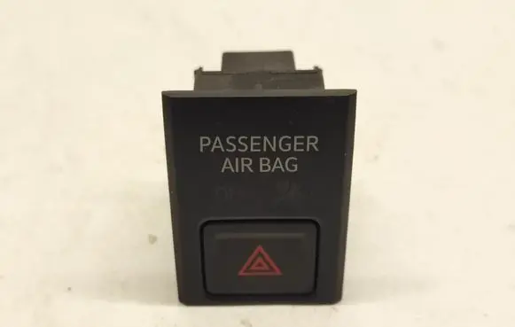 Volkswagen Jetta VII Hazard light switch 17A919225C
