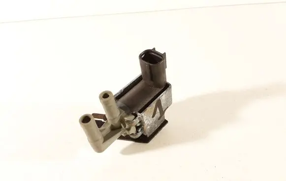 Toyota Celica T230 Vacuum valve 9091012221 1362002030