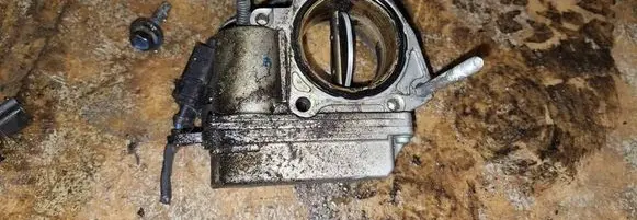Volkswagen Golf V Throttle valve 03g128063c
