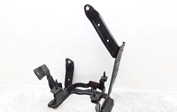 Volvo V50 Power steering pump mounting bracket 3M513K738AB