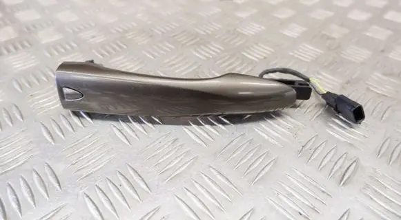 Nissan Qashqai Front door exterior handle 