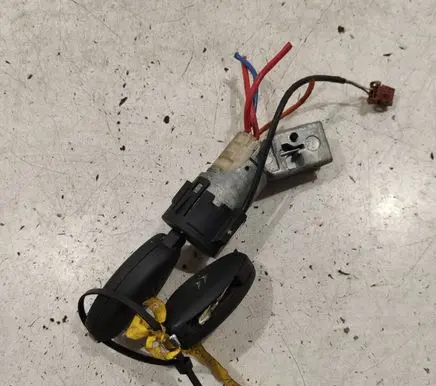 Peugeot 406 Ignition lock 9632897680