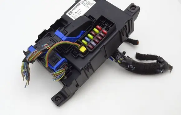 Opel Corsa D Fuse module 13308950