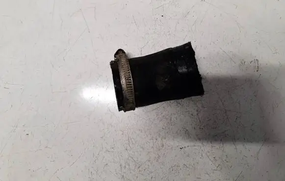 Volkswagen PASSAT B6 Intercooler hose/pipe 