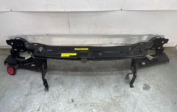 Volvo XC90 Radiator support slam panel bracket 