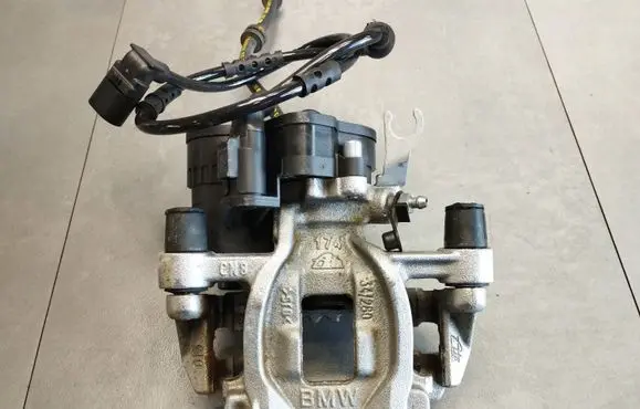 BMW X1 F48 F49 Rear brake caliper 6880380