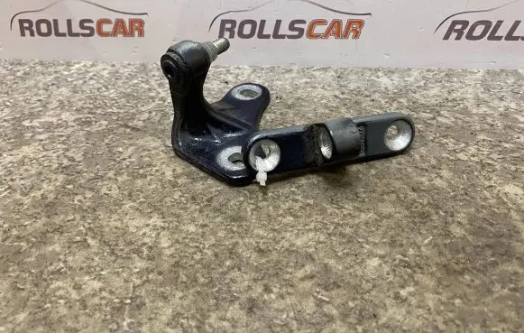 Mercedes-Benz C W203 Front door lower hinge 03M04 ISE0302
