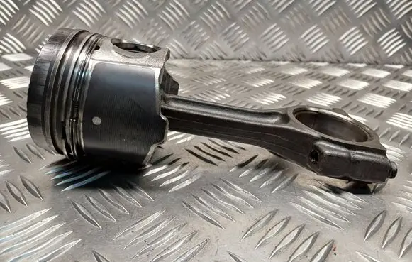 Opel Vivaro Piston with connecting rod 