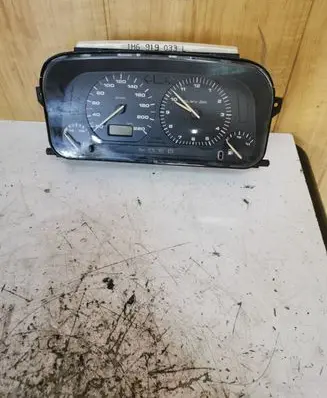 Volkswagen Golf III Speedometer (instrument cluster) 87001262