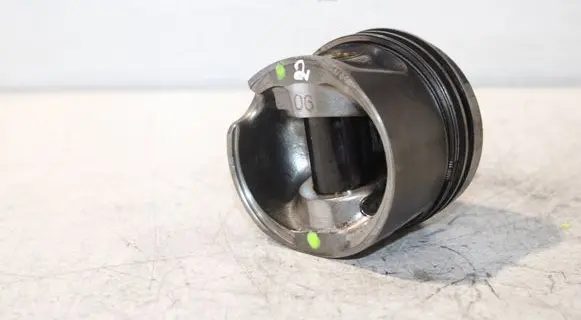 Volkswagen Caddy Piston 7901G