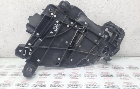 Volkswagen Touareg I Headlight/headlamp mounting bracket 16464600