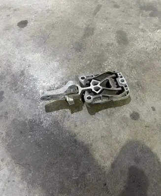 Ford Focus Engine mount bracket