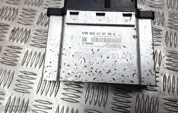 Audi A1 Engine control unit/module 04C907309AE 0261S10530