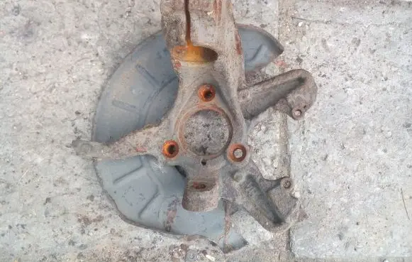 Skoda Octavia Mk2 (1Z) Front wheel hub spindle knuckle