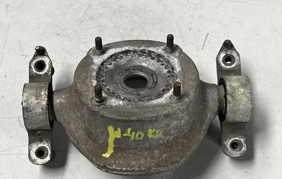Volkswagen Touareg II Front shock absorber mounting bracket 7P0512345