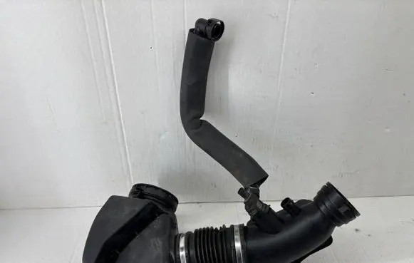 BMW 4 F32 F33 Intake resonator 8601681
