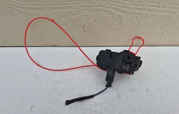 Audi A4 S4 B8 8K Fuel tank cap lock motor 8K0862153F