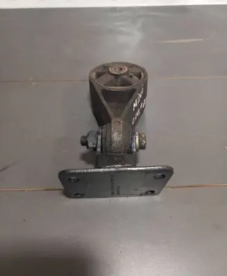 Engine mount bracket