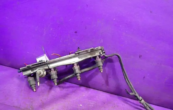 Volvo S40, V40 Fuel main line pipe