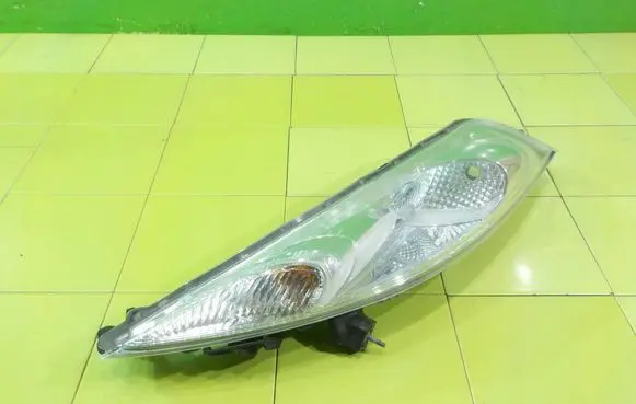 Nissan Juke I F15 Headlight/headlamp PRZOD