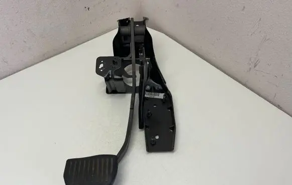 Volvo V70 Brake pedal 31201792