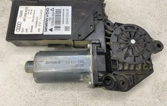 Audi A4 S4 B7 8E 8H Rear door window regulator motor 8E0959802E 105849204 105999204