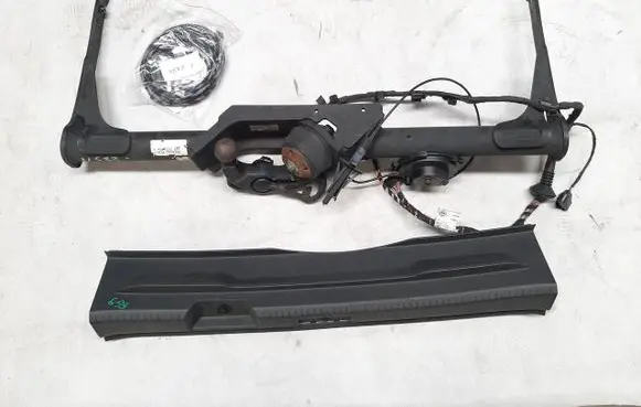 Volkswagen PASSAT B7 Tow bar 5G9803880D