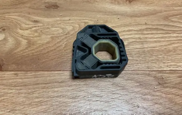 Volkswagen PASSAT B6 Radiator mount bracket 1K0121367B