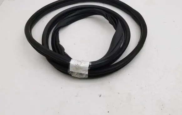 Honda HR-V Rear door rubber seal (on body) 