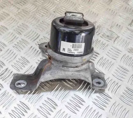 Volvo S60 Engine mount bracket 31330135