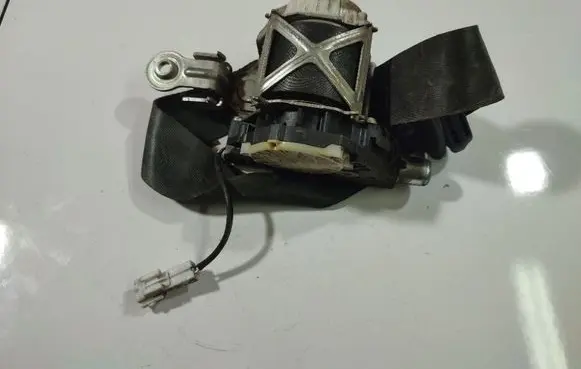 Renault Clio III Front seatbelt 34006759