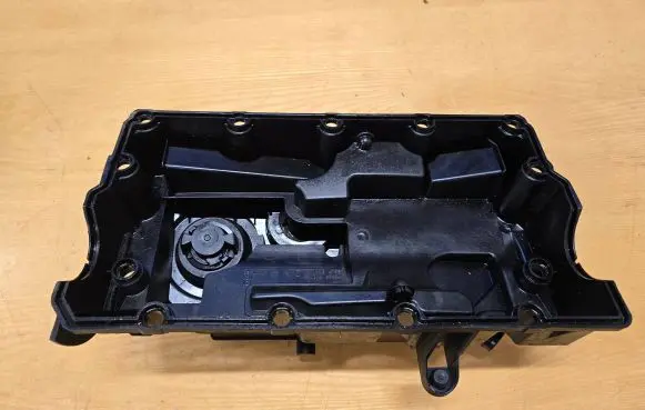 Volkswagen Caddy Rocker cam cover 03G103475E 03G103469G