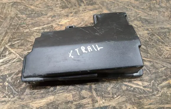 Nissan X-Trail T31 Fuse box cover JG00D