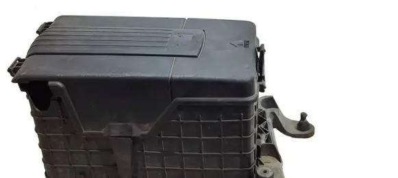 Skoda Octavia Mk2 (1Z) Battery box tray cover/lid 1K0915333