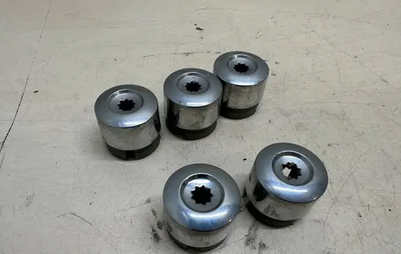 Volkswagen Touareg II Wheel nut cap/cover 7L6601173A 7H0601173