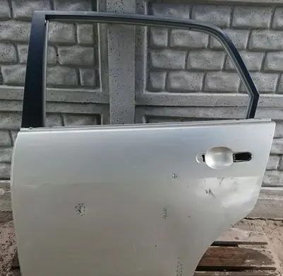 Nissan Tiida C11 Rear door