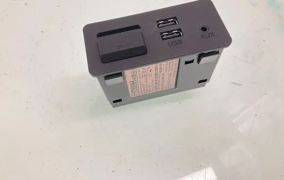 Mazda 2 AUX in-socket connector D09H669U0B 009H669U0B MD412746