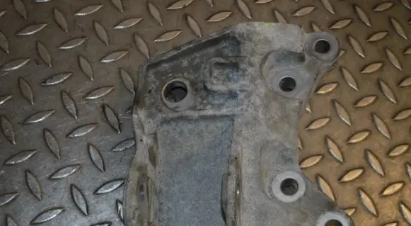 Land Rover Range Rover Evoque L538 Engine mounting bracket GJ326P096AE