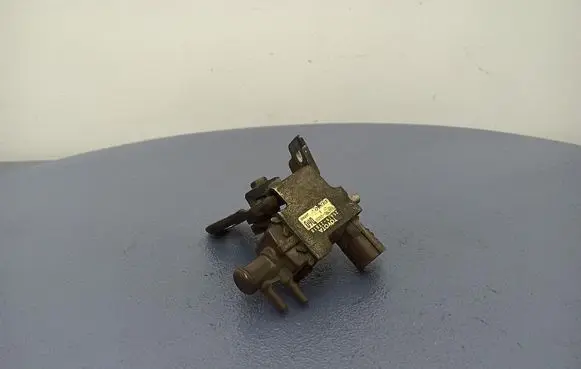 Toyota Avensis Verso Vacuum valve 2581927010