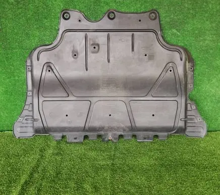 Volkswagen Golf VII Engine splash shield/under tray 5Q0825236